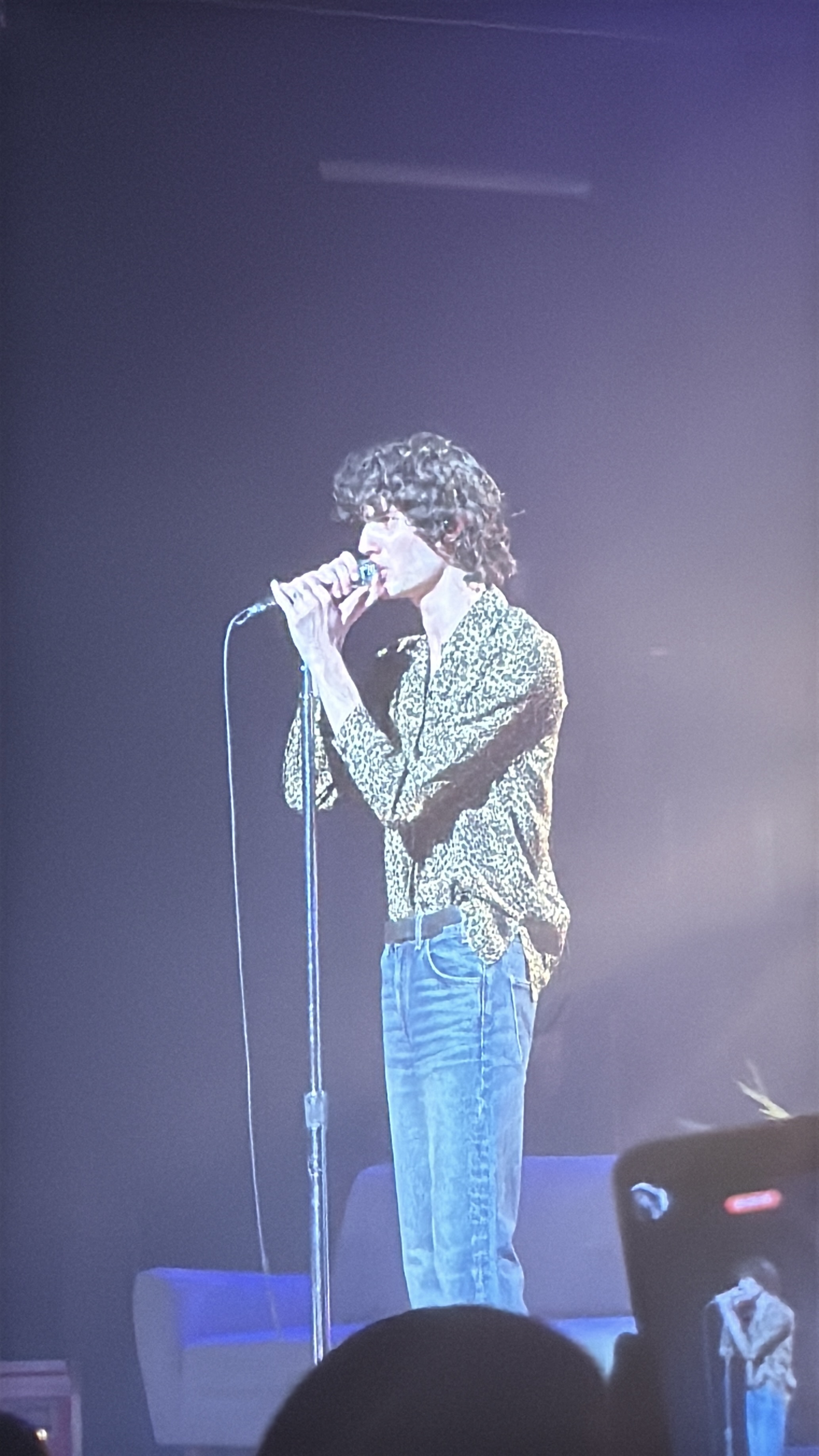 Sombr Live in Brussels: Energy, Anticipation, and Fan Interaction