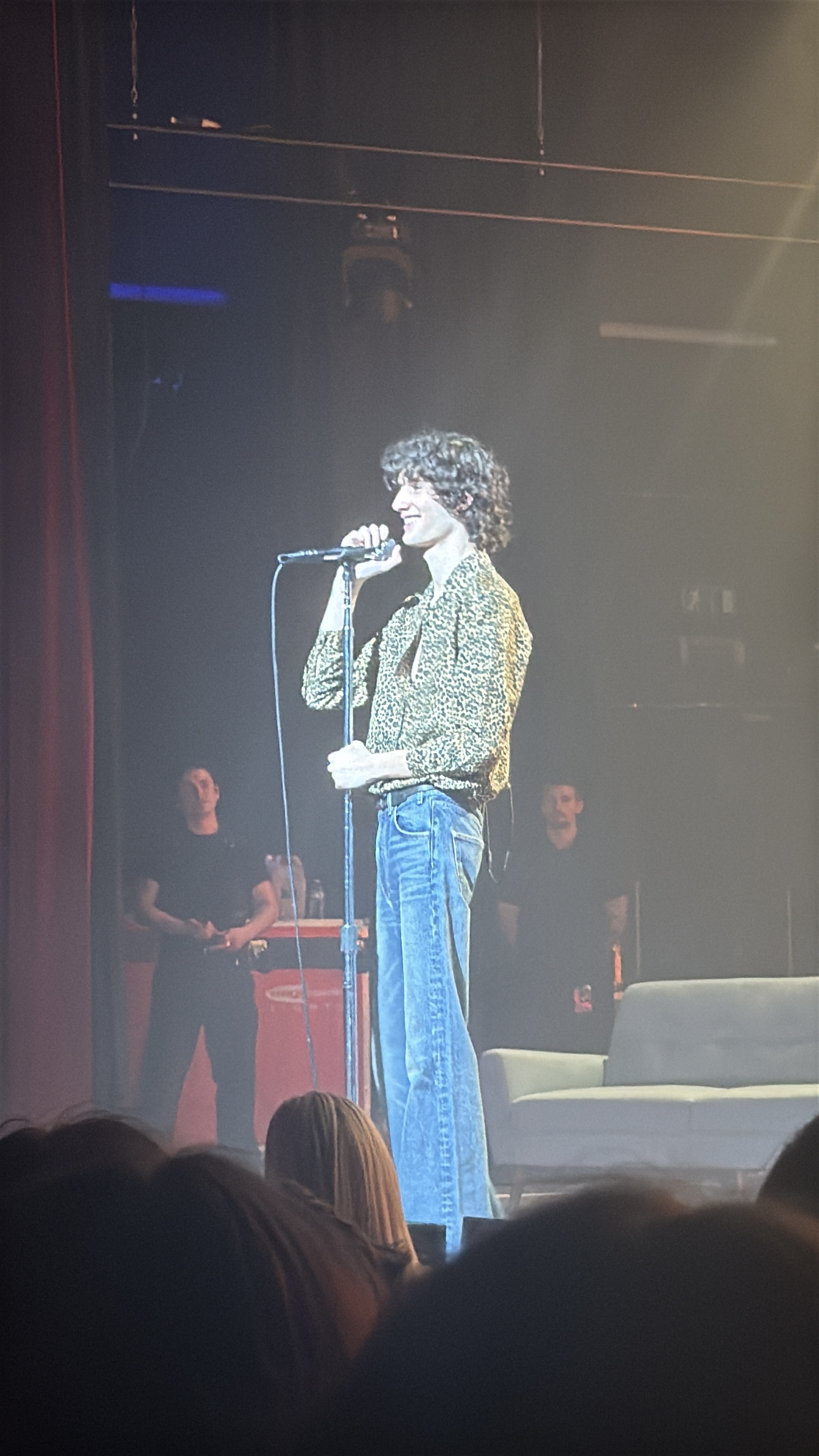 Sombr Live in Brussels: Energy, Anticipation, and Fan Interaction